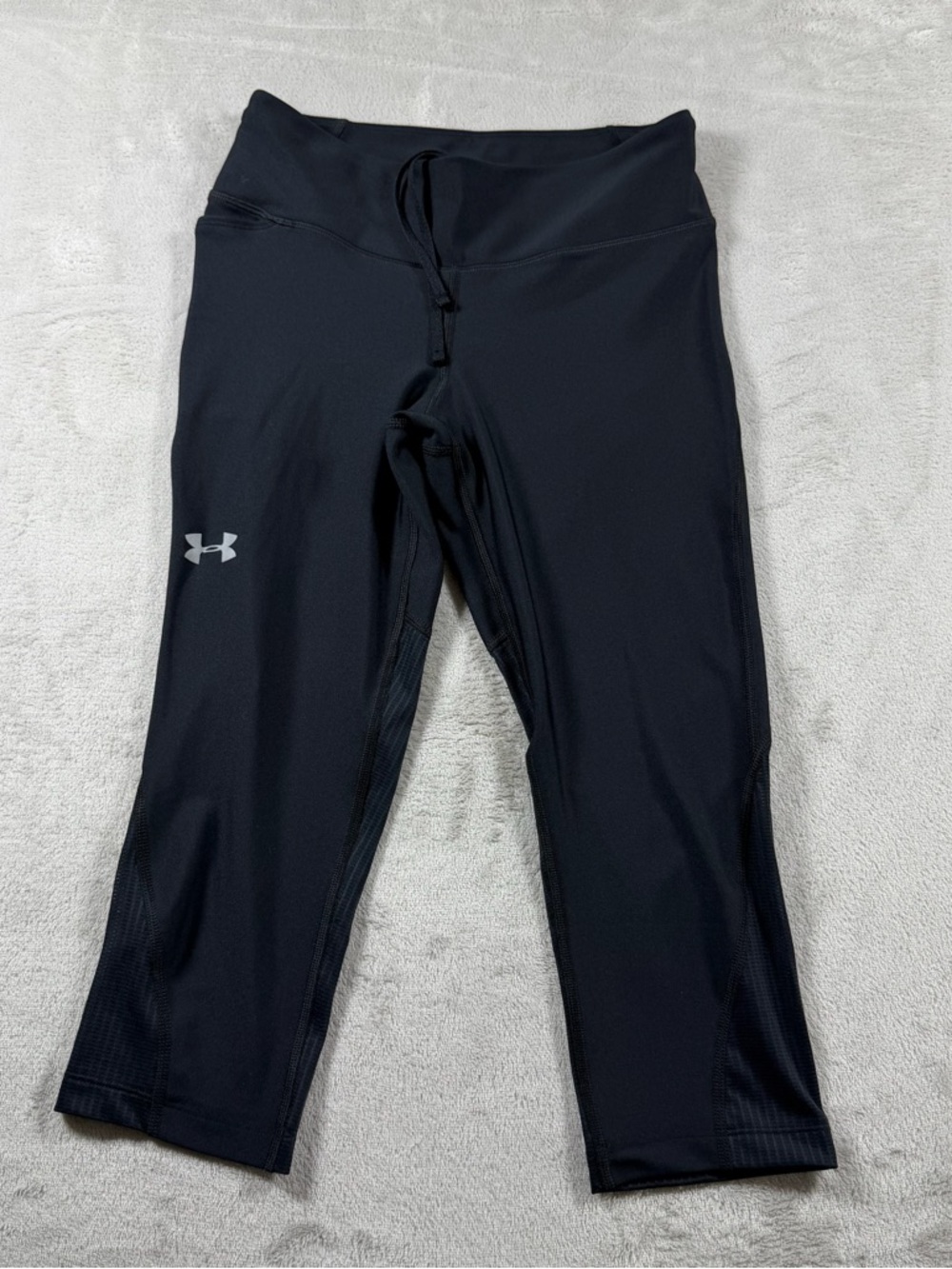 Under Armour Women's Black HeatGear High Rise Capri Leggings Medium Training